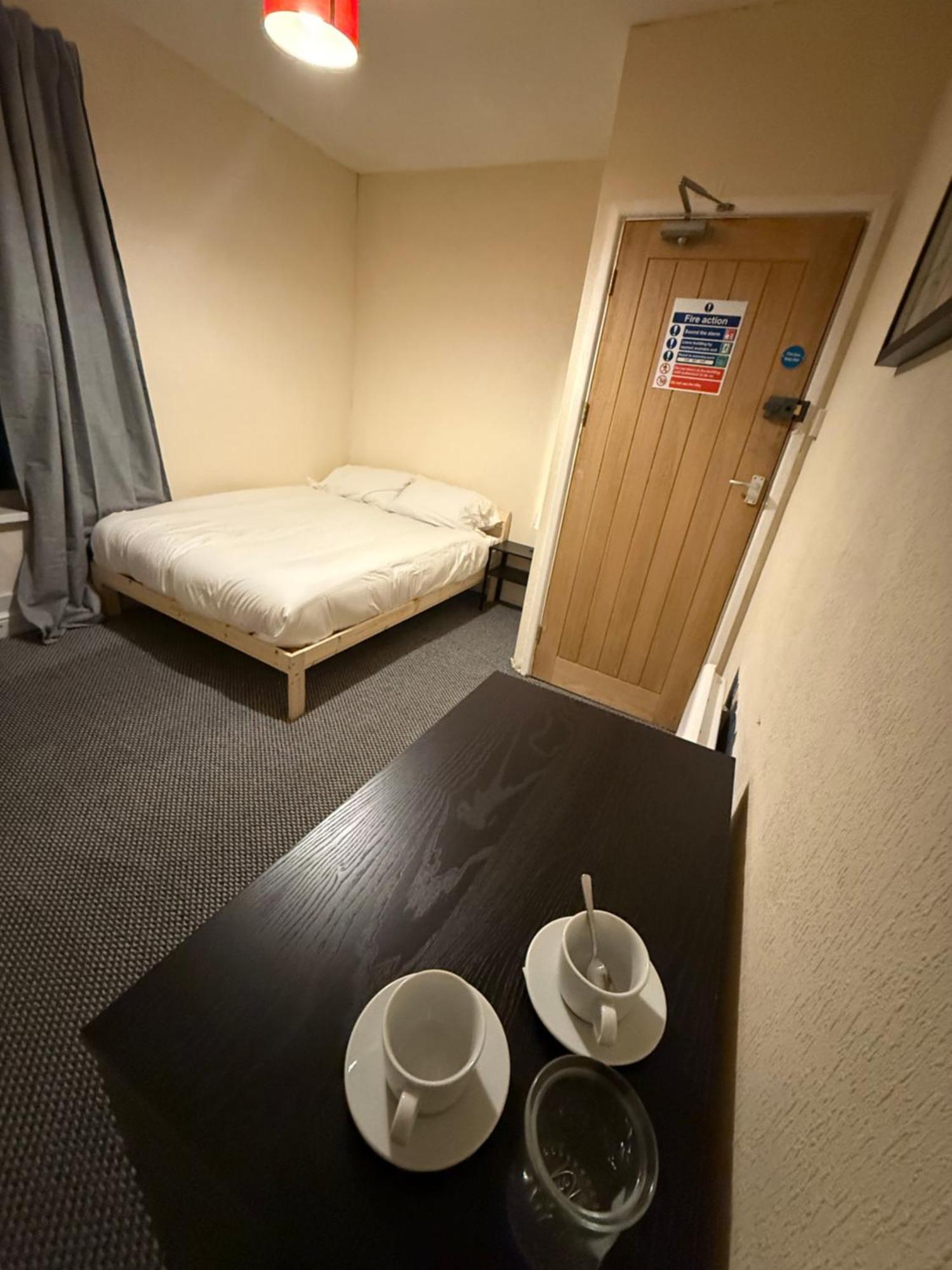 The Phoenix Inn Newport  Bagian luar foto