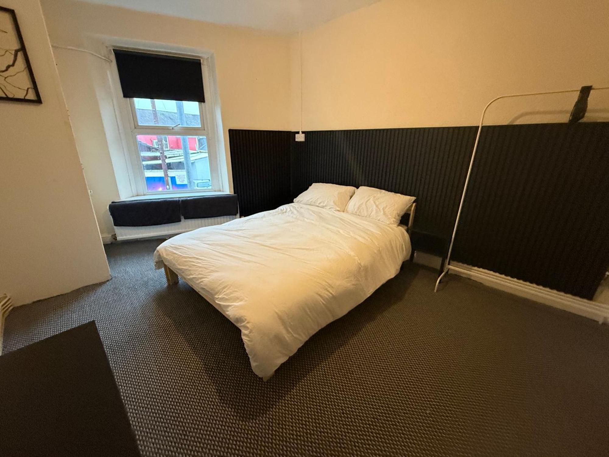 The Phoenix Inn Newport  Bagian luar foto